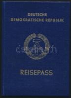 1982 Görlitz, Deutsche Demokratische Republik által kiállított fényképes útlevél / DDR passport