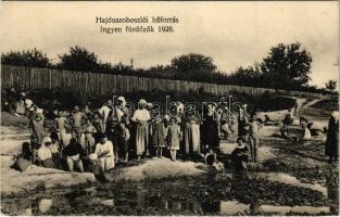 Hajdúszoboszló, Hőforrás ingyen fürdőzőkkel 1926-ban. Foto Petrányi, Bieliczky kiadása