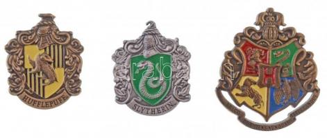 Nagy-Britannia DN 3xklf Harry Potter fém jelvény (Roxfort, Mardekár, Hugrabug) T:1 United Kingdom ND 3xdiff Harry Potter metal badges (Hogwarts, Slytherin, Hufflepuff) C:UNC