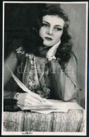 1955 Serfőző Ilona (1926-1988) színésznő aláírása az őt ábrázoló fotó hátoldalán