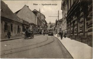 Pécs, Irgalmasok utcája, villamos, lovaskocsi, Kreisler üzlete. Karpf Berta kiadása