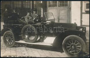 cca 1920-1930 Férfiak automobillal, fotólap, 8,5×13,5 cm