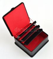 Bőr cigaretta kínáló doboz, jó állapotban, 10,5x10,5x4,5 cm