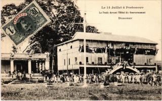Porto-Novo, Portonovo; Le 14 Juillet, La Foule devant lHotel du Gouvernement / festival day, crowd