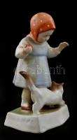 Zsolnay macskával játszó gyermek. Kézzel festett, jelzett, letörés a hüvelykujjon. 15 cm