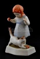 Zsolnay macskával játszó gyermek. Kézzel festett, jelzett, letörés a hüvelykujjon. 15 cm