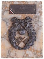 1956. "Magyar Labdarúgó Játékvezetők Testülete - Kalota Frigyesnek működése elismeréséül 1948.II.6." zománcbetétes, fém labdarúgó témájú emlékplakett márványtalpon (134931mm) T:2