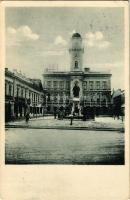 Komárom, Komárnó; Városháza és Klapka szobor / town hall and statue (EK)
