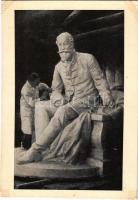 Komárom, Komárnó; Berecz Gyula szobrászművész a készülő Jókai szoborral / sculptor with his sculpture