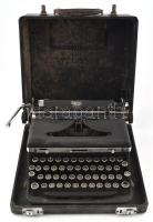cca 1940 Royal De Lux írógép, német nyelvű billentyűzettel, működőképes, tokban, 12x33 cm