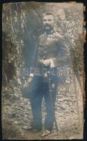 cca 1920 Katona karddal, kitüntetésekkel, kartonra ragasztott fotó, körbevágva, 19×11 cm