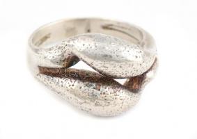 Ezüst(Ag) modern gyűrű, jelzett, méret: 56, nettó: 8,3 g