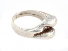 Ezüst(Ag) modern gyűrű, jelzett, méret: 56, nettó: 8,3 g