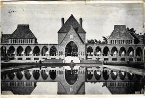 1933 Debrecen, Köztemető, a ravatalozó homlokzata a tükörképpel. Tervező: Borsos József. Seidner felvétele (vágott / cut)