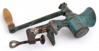 Régi fém mákdaráló, jelzett, rozsdás, h: 24 cm