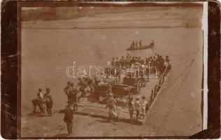 1924 Olcsvaapáti, Olcsva-Apáti; 89. sz. Turul cserkészcsapat átkelése a Szamoson a komppal. photo (kopott sarkak / worn corners)