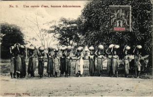 Une corvée deau, femmes dahoméennes / water carrier Dahomean women, African folklore