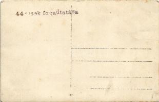 Kaposvár, 44-esek fogadtatása katonákkal. photo (fa)