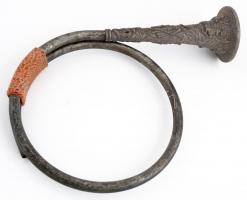 Régi, fém vadászkürt. Hiányos. 48 cm