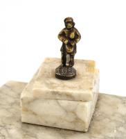Márvány asztali tinta és tolltartó, réz figurával, hozzá egy kis tapper 20x15 cm