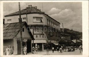 Rahó, Rachov, Rahiv, Rakhiv; &quot;Budapest&quot; üdülő és turistaszálló, Cikta, Glück, Komornik M. üzlete, automobil. Foto Erődi / holiday resort and tourist hotel, shops, automobile