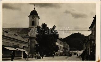 1944 Huszt, Chust, Khust; utca, római katolikus templom, F. L. Popper, Timkó József üzlete, Gyógyszertár, kerékpárok. Ifj. Szuhay István kiadása / street view, Catholic church, shops, pharmacy, bicycles