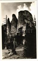 1943 Csíki-havasok, Muntii Ciucului; Egyes-kő. Andory Aladics Zoltán mérnök felvétele / Piatra Singuratica / rock, mountain peak (EK)