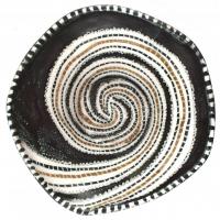 Retró iparművész mázas kerámia kaspó, belsejében absztrakt mintával, jelzett, oldalán lepattanással, apró mázhibákkal, m: 11 cm, d: 22,5 cm