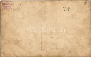 Kőszeg, magyar katonatiszt kitüntetésekkel családja körében / WWI K.u.K. Hungarian military officer ...