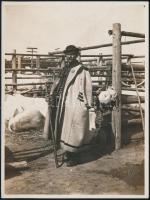 cca 1910-1930 Békés megyei gulyás, Erdélyi pecséttel jelzett fotója, 15,5×11,5 cm
