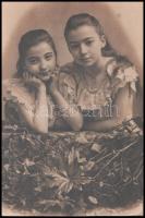 cca 1920 Gerbeaud gyerekek, fotó kartonra kasírozva, 32x21 cm