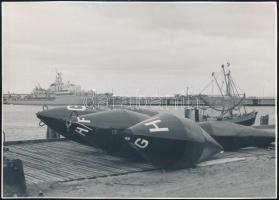 cca 1960-1970 A67 Mosel hajóról készült fotó kikötőben bójákkal, 12,5x17,5 cm