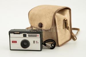 Kodak Instamatic 50 fényképezőgép, tokkal