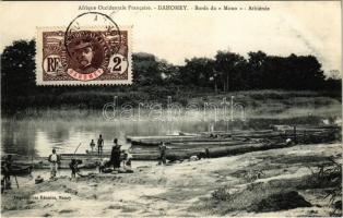 Athiémé, Athiénée; Bords du Mono / pirogues, native canoes