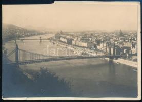 1929 Kinszki Imre (1901-1945) budapesti fotóművész hagyatékából, a szerző által feliratozott vintage fotó (Budapest a Gellért-hegyről (előtérben a régi Erzsébet híd), ez a szerző 332. számú felvétele), 6x8,5 cm