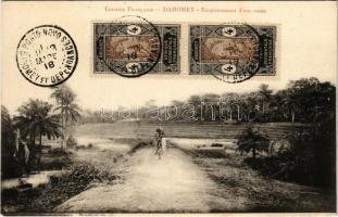 Dahomey, Empierrement dune route / stonemason