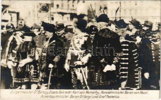 Bürgermeister Dr. Bárczy, Staats-Sekretär Karl von Nemethy, Honvédminister Baron von Hazai, Ackerbauminister Baron Gillanyi und Graf Festetics / Bárczy István Budapest polgármestere, Némethy Károly államtitkár, Báró Hazai Samu honvédelmi miniszter, Báró Ghillány földművelésügyi miniszter, Festetics gróf