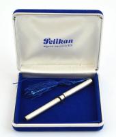 Ezüst(Ag) Pelikan toll, jelzett, eredeti dobozában, h: 8,5 cm, bruttó: 9 g
