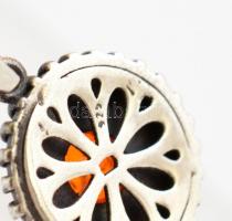 Ezüst(Ag) csavart nyaklánc, borostyán medállal, jelzett, h: 52 cm, d: 1,5 cm, bruttó: 6,33 g