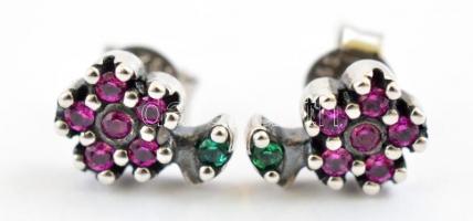 Ezüst(Ag) virágos fülbevalópár, jelzett, h: 1 cm, bruttó: 1,59 g