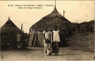 Dakar, Dans le village indigéne / native village, African folklore