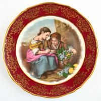 Limoges-i porcelán tál, szőlőszedő jelenettel, matricás, jelzett, kis kopásnyomokkal, d: 25 cm