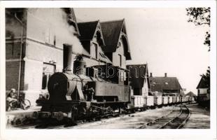 1953 Krauss & Co. F. J. Loc. I. mit Mergelzug in Fakso, Ladeplatz (Insel Seeland, Dänemark) / Krauss & Co. locomotive. photo