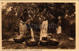 Szenegál, vízhordózók. Afrikai folklór., Sénégal, La Provision d'eau / water carriers, African folklore