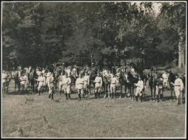 cca 1938-1944 Lovas katonák, jelzetlen fotó, 17×23 cm