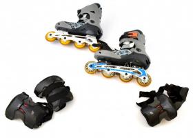 Görkorcsolya, 43-as méretű, térd-, könyök- és csuklóvédővel, Decathlonos táskában.