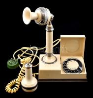 Régi tárcsázós telefon, kisebb kopásnyomokkal, 10×17×32 cm