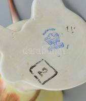 Aquincumi porcelán madár, kézzel festett, jelzett, kis kopásnyomokkal, 14×11 cm