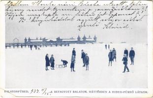 1934 Balatonfüred, szánkózás és jégkorcsolyázás a befagyott Balatonon télen, háttérben a Hideg-fürdő látszik, téli sport. Balatoni Szövetség kiadása (EK)