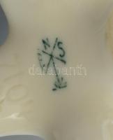 Ens porcelán gyertyatartó és 3 db Drezdai porcelán rózsa, kézzel festett, jelzett, lepattanásokkal, ...